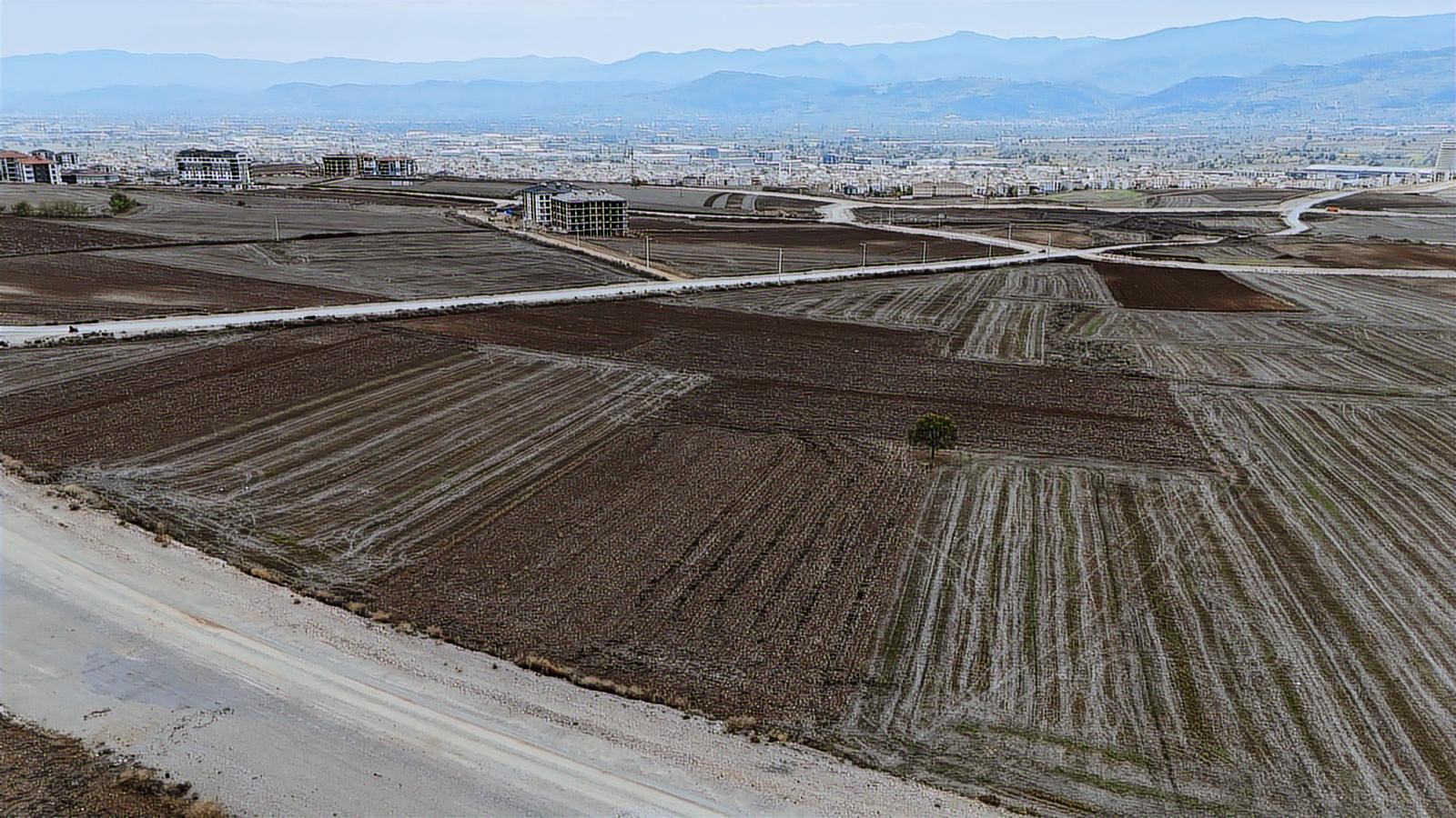 AKGÜN'DEN SATILIK AKHİSAR'DA 2675 M2 YATIRIM FIRSATI ARSA !!!!!!