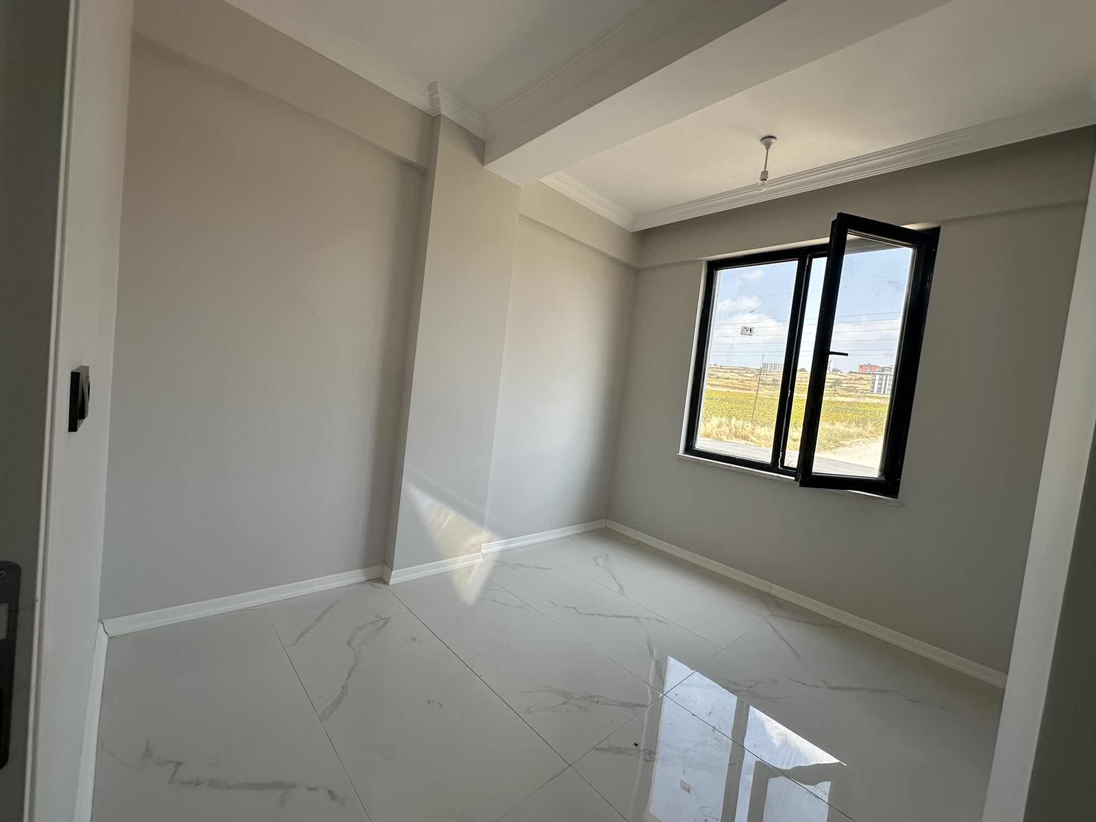 AKGÜN'DEN SATILIK AKHİSAR KARALAR YOLUNDA 3+1 135 M2 DAİRELER