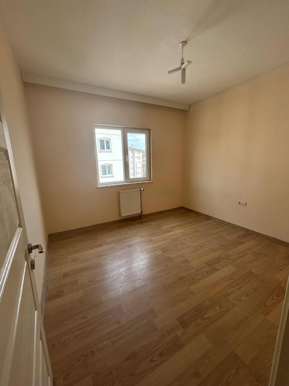 AKGÜN' DEN 2. ETAP TOKİDE SATILIK 3+1 ARAKAT 130 m2 DAİRE !!!