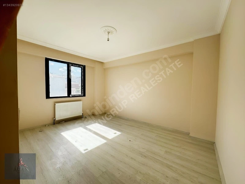 AKGÜN'DEN SATILIK SULTANBEYLİ M.AKİF MH 120M2 3+1 ARAKAT DAİRE ! Fotoğraf 4